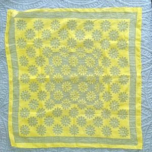 VTG 70's sheer daisy pattern square scarf